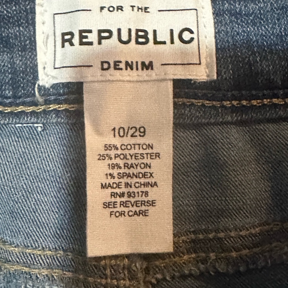 FOR THE REPUBLIC ankle jeans distressed cute spring and summer jeans! Size 10/29 - Picture 3 of 3